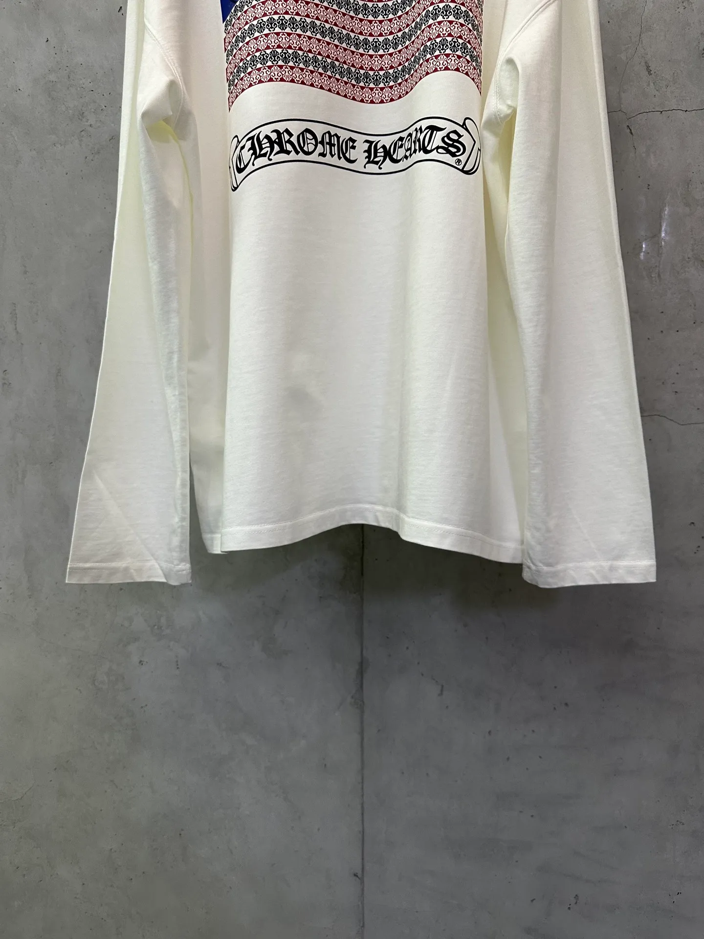 P320 Chrome Hearts 25ss Horseshoe Sanskrit flag printed round neck long-sleeved T-shirt. Fabric is high-definition, super heavyweight cotton, double yarn compact Xinjiang cotton. Weight: 320 grams. Clean cloth. Clear texture. Tight feel. Stiff. High color fastness. No deformation. No discoloration. Customized hardware. Thread. Accessories. Alignment. Same style for men and women. -Color: Black White -Size: XS S M L XL